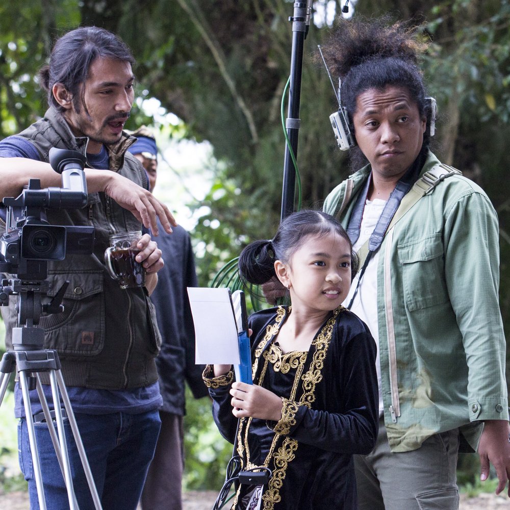 Abimana Aryasatya, Arie Kriting, and Zara Leola in Petualangan Menangkap Petir (2018)