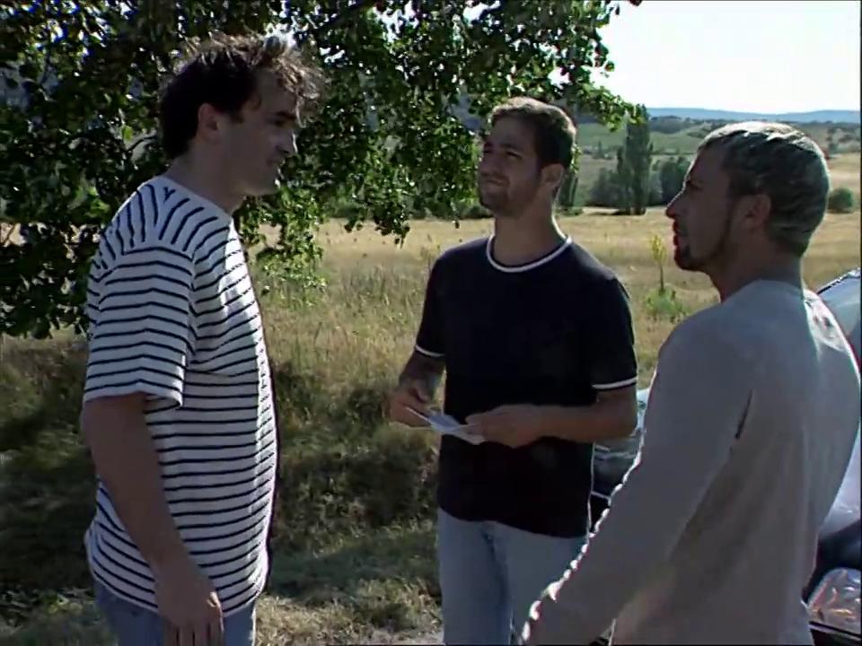 Gergely Csizmadia and Gabor Peter Vincze in Zsaruvér és csigavér 2: Több tonna kámfor (2002)