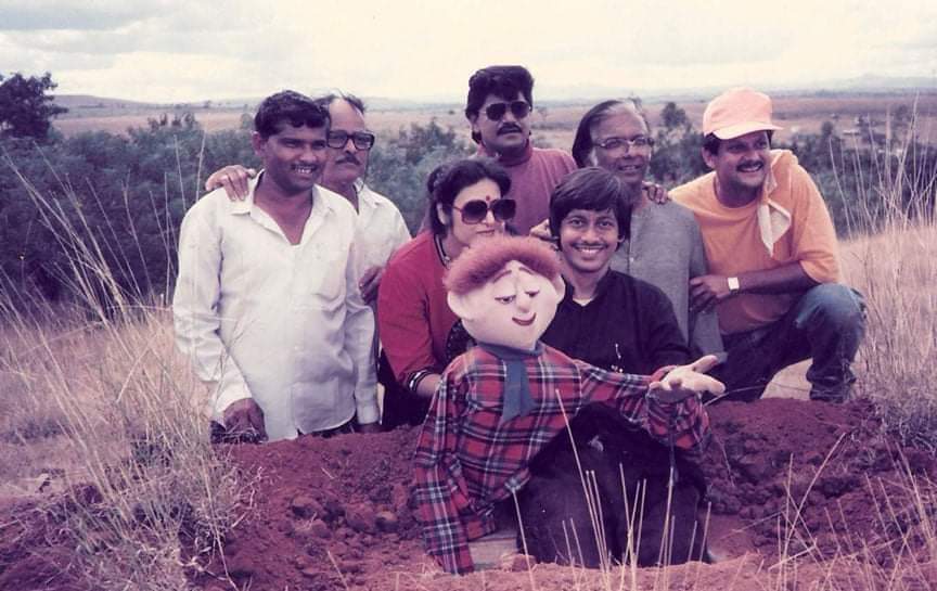 Laxmikant Berde and Mahesh Kothare in Zapatlela (1993)