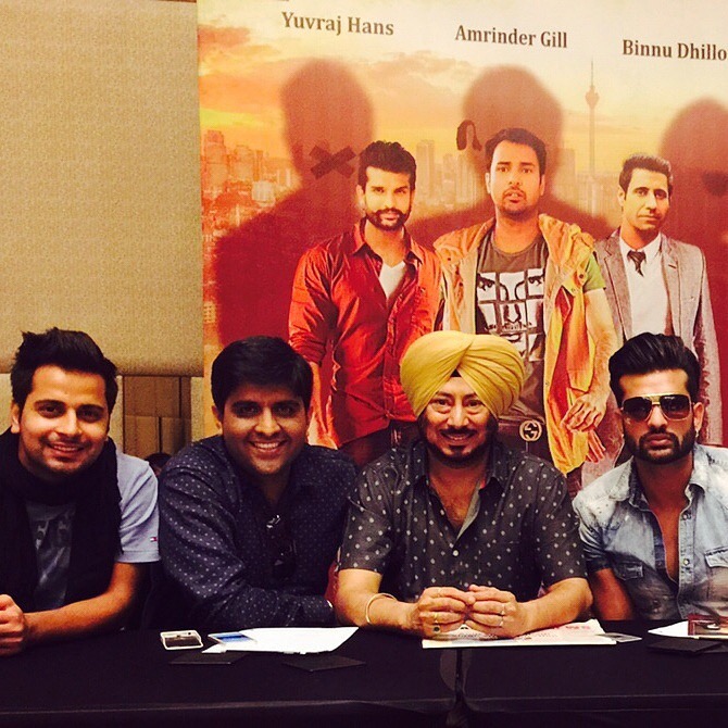 Jaswinder Bhalla, Yuvraj Hans, Amit Prasher, and Raghveer Boli in Munde Kamaal De (2015)