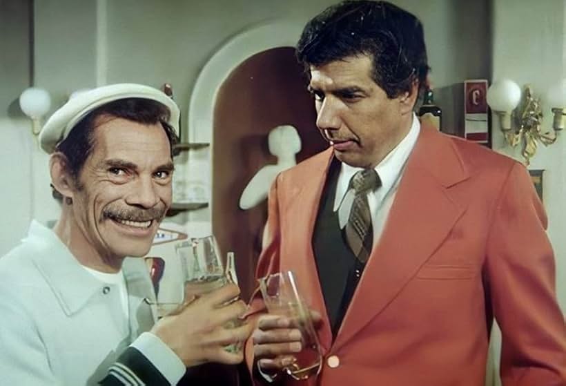 Rubén Aguirre and Ramón Valdés in El chanfle (1979)