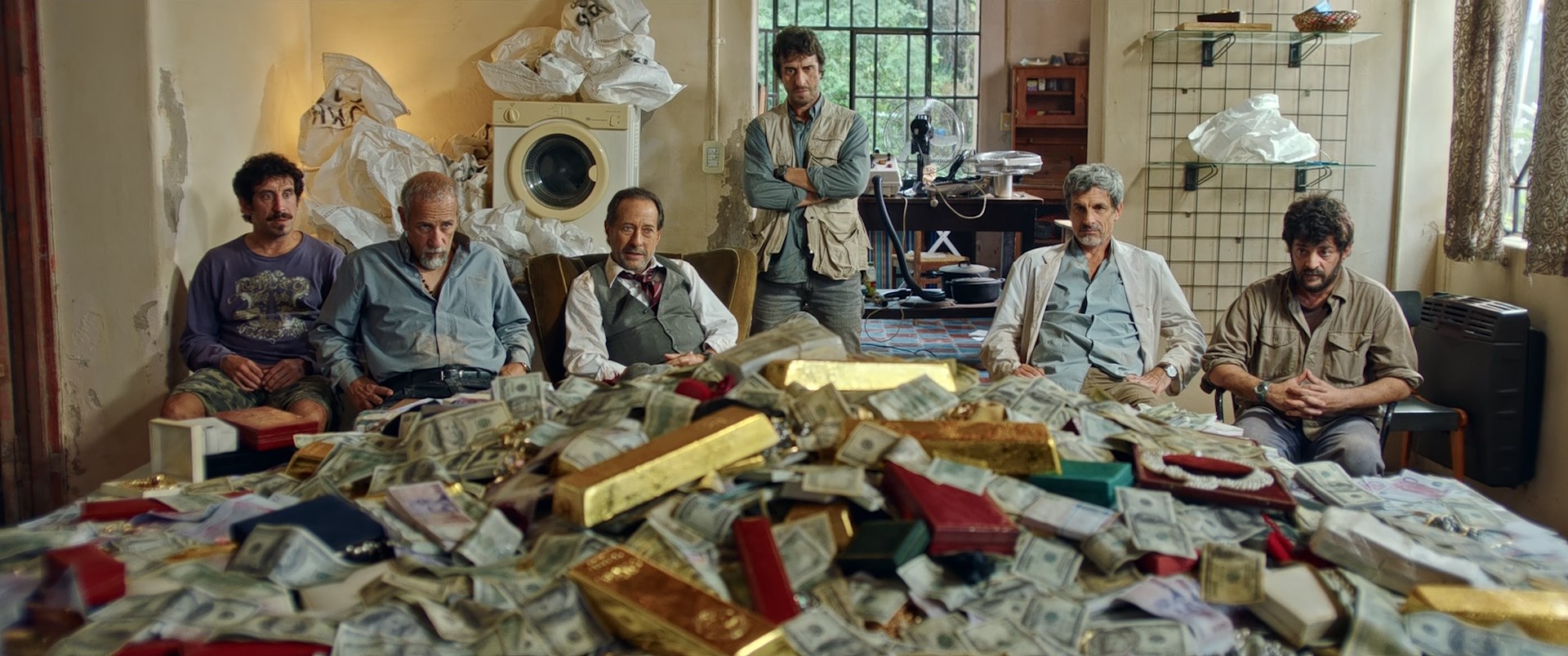 Rafael Ferro, Guillermo Francella, Diego Peretti, Pablo Rago, Juan Alari, and Mariano Argento in The Heist of the Century (2020)