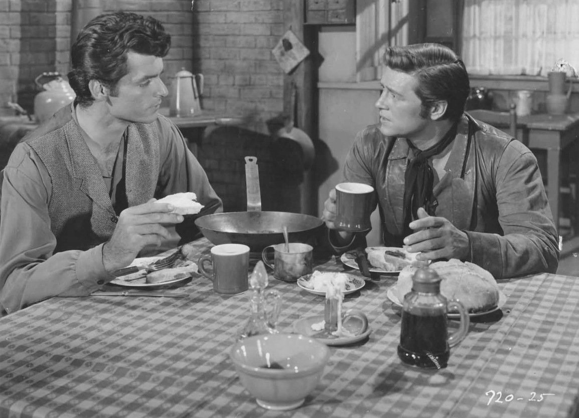 Rory Calhoun and Gordon MacRae in Return of the Frontiersman (1950)