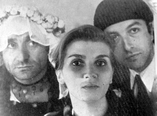 Maria Kavardjikova, Lyubomir Mladenov, and Anton Radichev in Smartta na zaeka (1982)