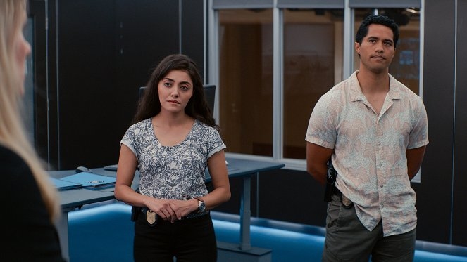 Yasmine Al-Bustami and Alex Tarrant in NCIS: Hawai'i (2021)