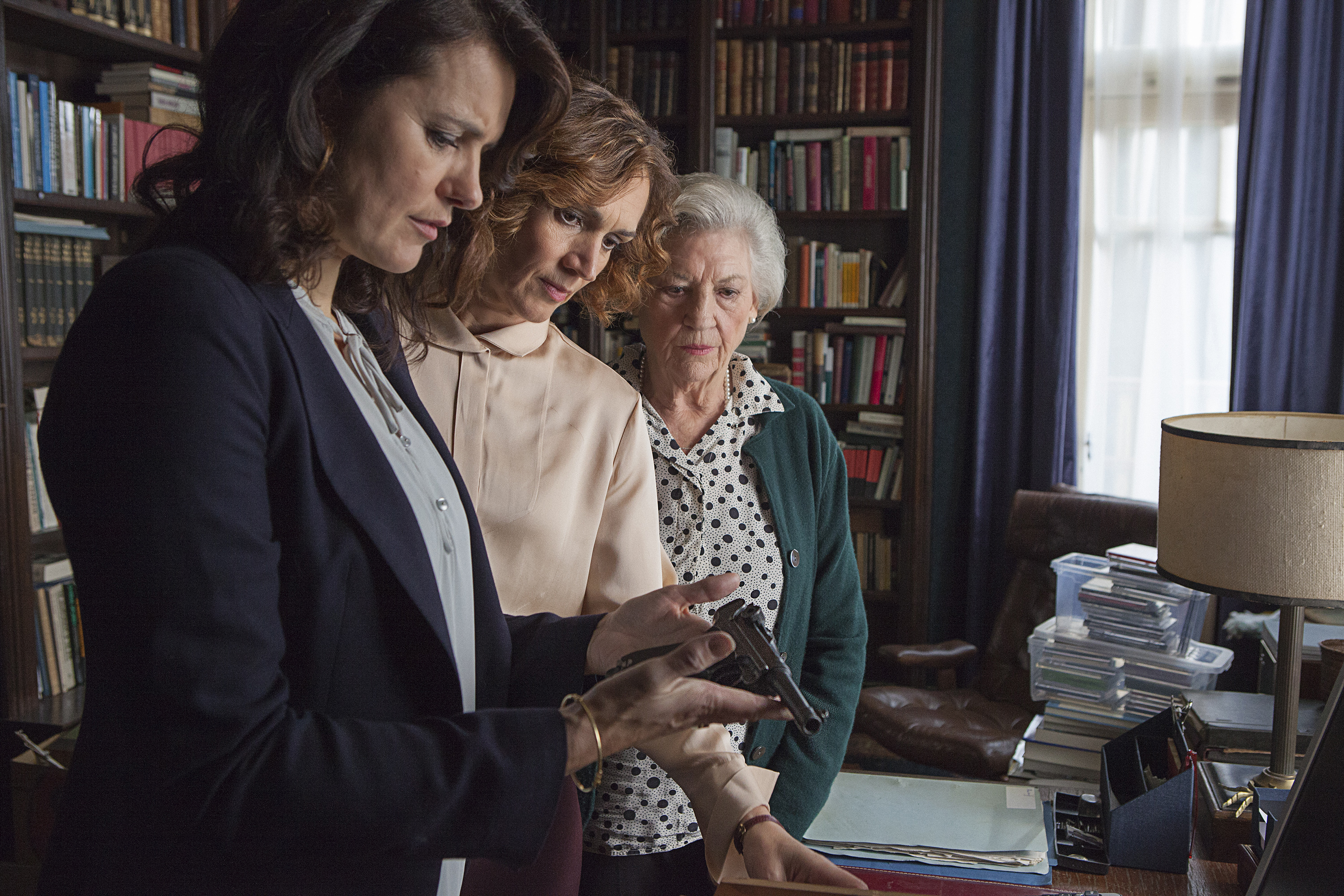 Kitty Courbois, Monic Hendrickx, and Susan Visser in The Hero (2016)