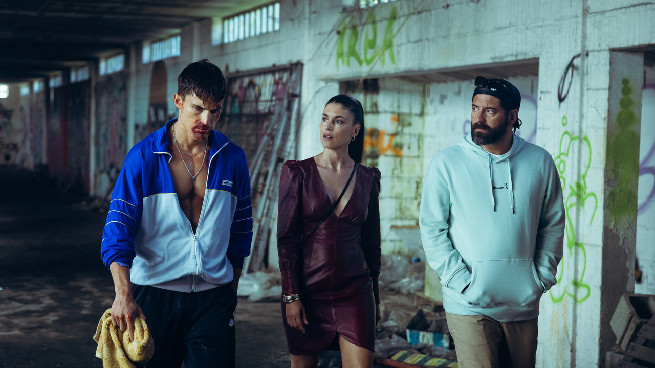 Nerea Barros, Nuno Lopes, and Álex González in Silent Cargo (2022)