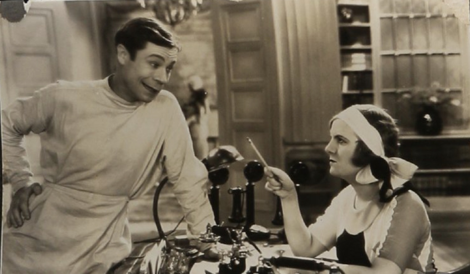 Joe E. Brown and Winnie Lightner in Sit Tight (1931)