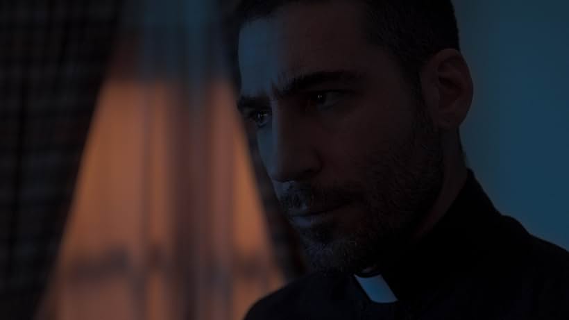 Miguel Ángel Silvestre in The Envoys (2021)