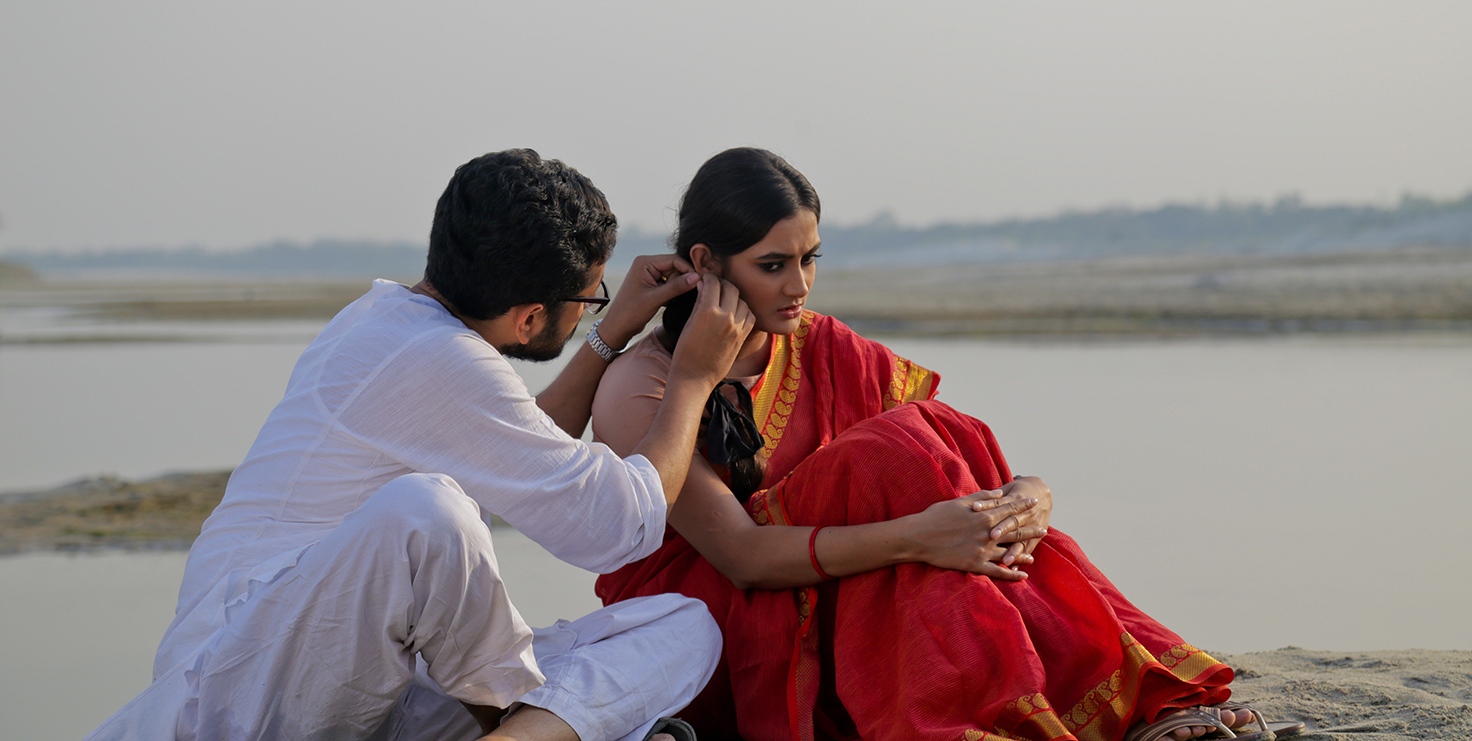 Parambrata Chattopadhyay and Aparna Ghosh in Bhuban Majhi (2017)