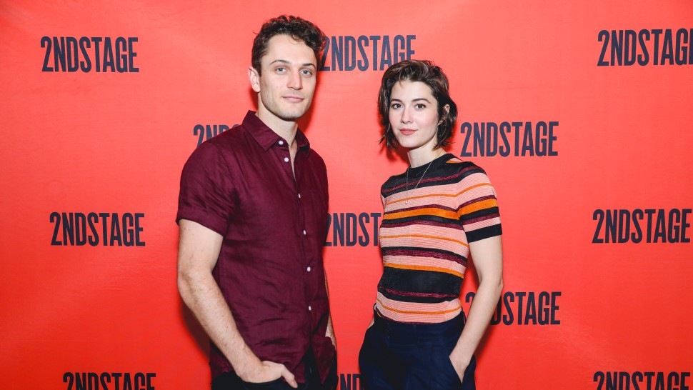 Mary Elizabeth Winstead and Colin Woodell