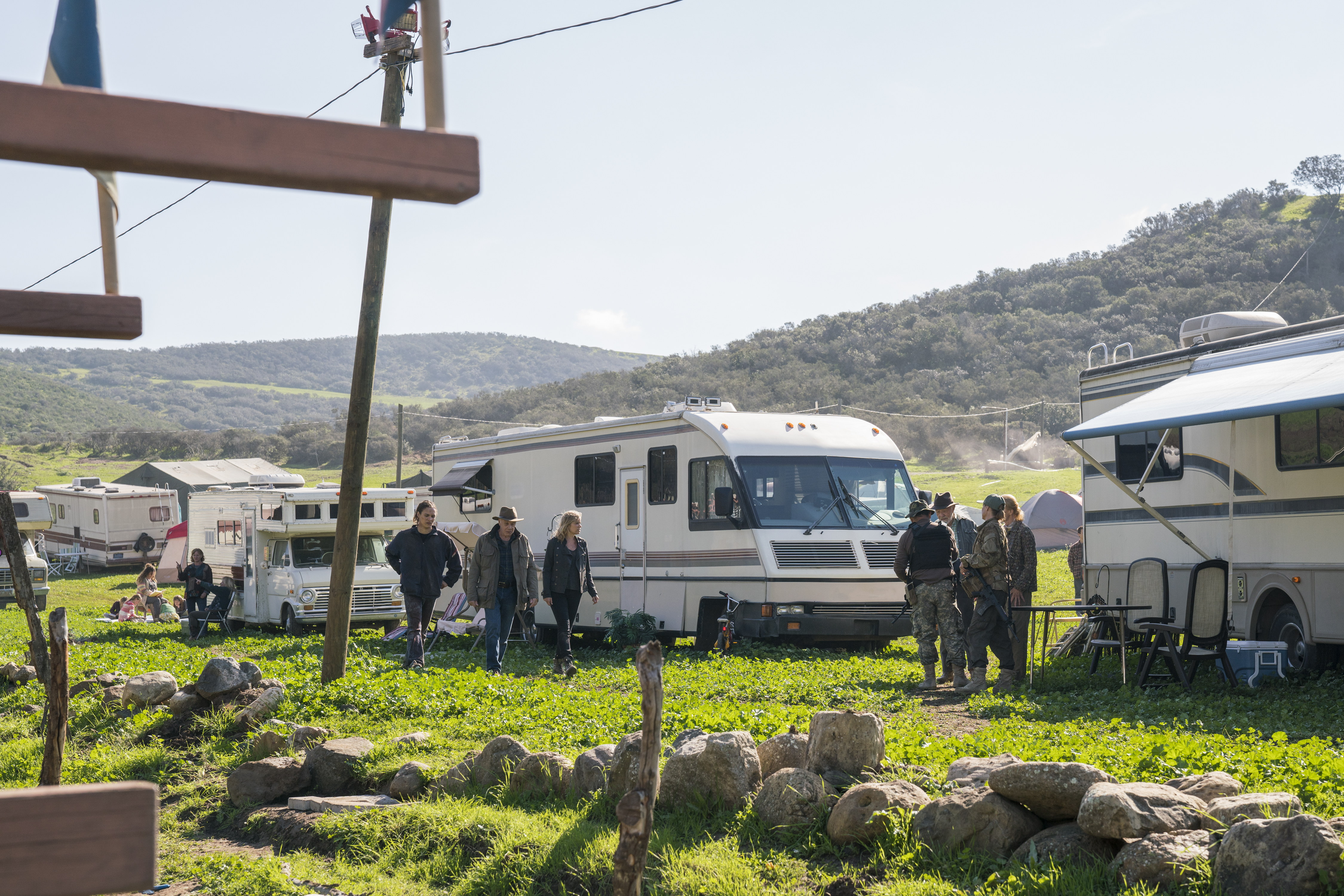 Dayton Callie, Kim Dickens, and Frank Dillane in Fear the Walking Dead (2015)