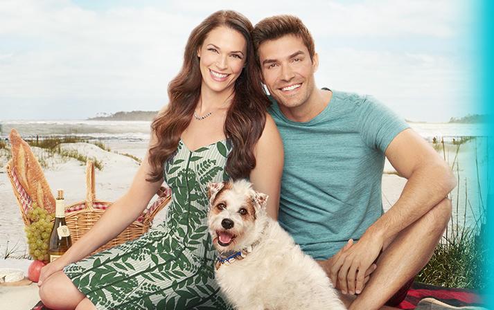 Amanda Righetti, Peter Porte, and Happy the Dog in Love at the Shore (2017)