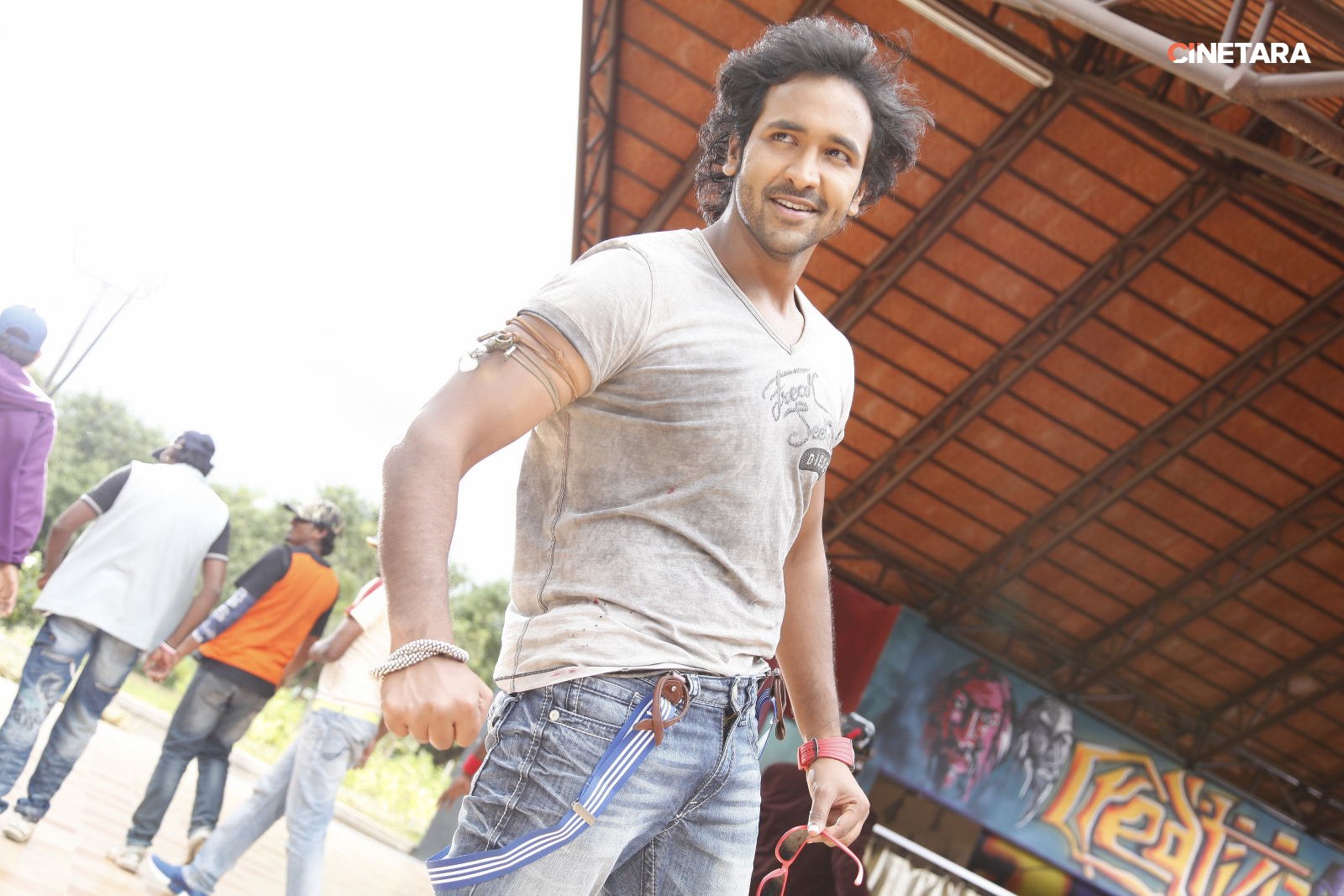 Vishnu Manchu in Doosukeltha (2013)