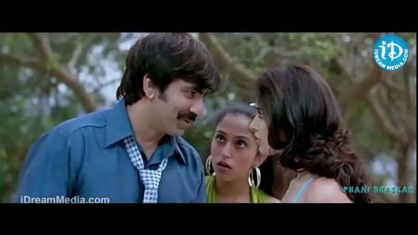 Ravi Teja, Aasheekaa Bathija, and Ileana D'Cruz in Kick (2009)