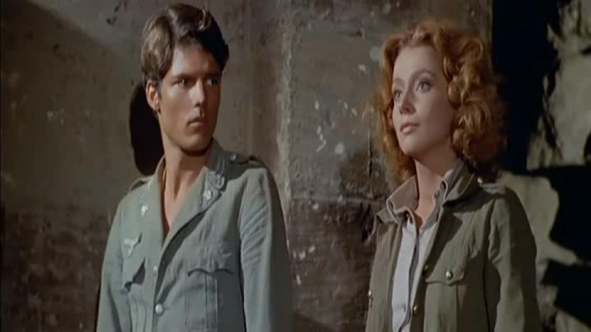 Monica Strebel and Jessy Maxwell in I 7 di Marsa Matruh (1970)