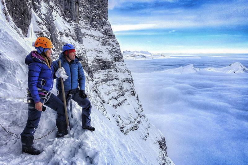 Steve Backshall and Helen Glover in Bergwelten (2012)