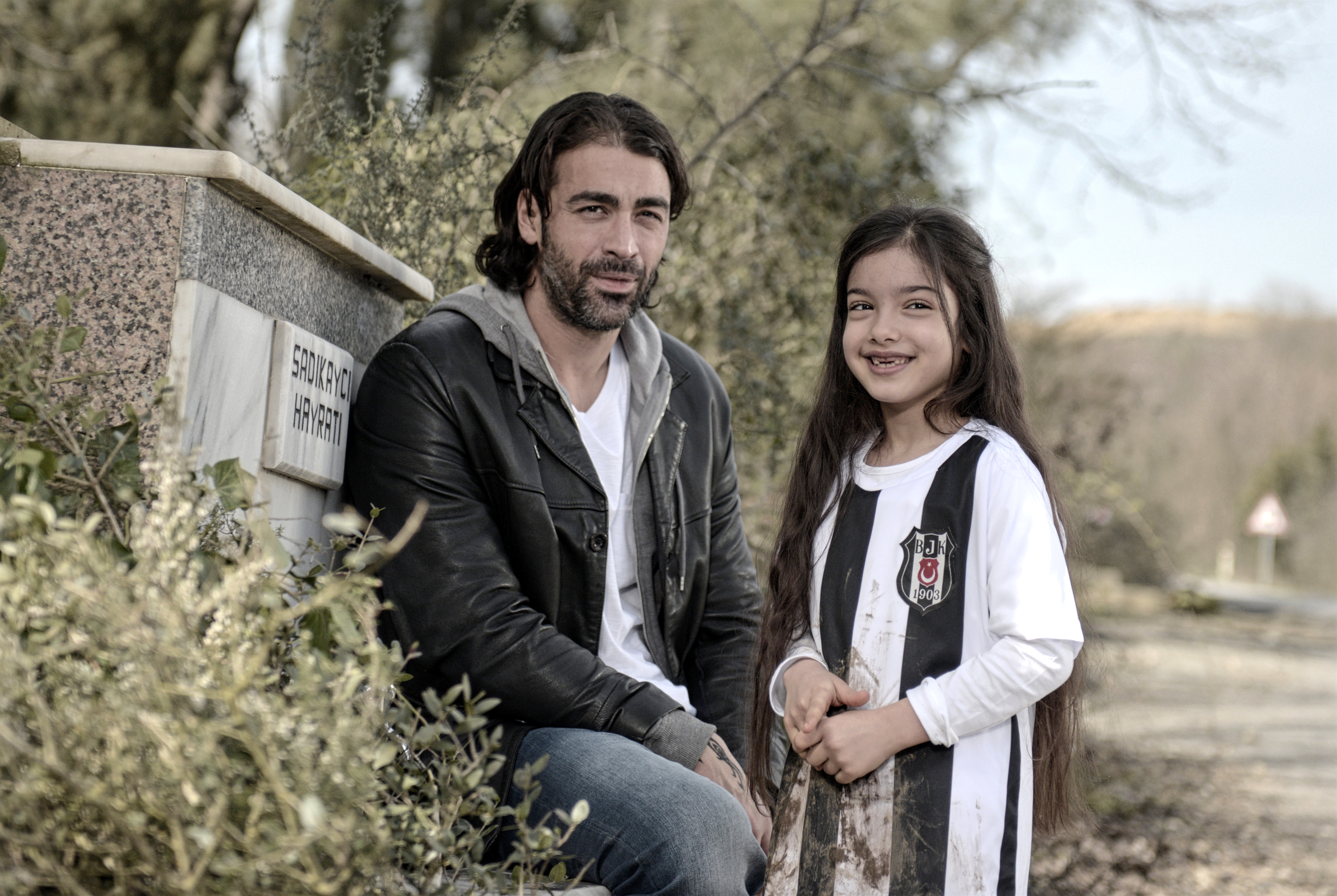 Sarp Levendoglu and Kubra Suzgun in Adam ve Çocuk (2016)