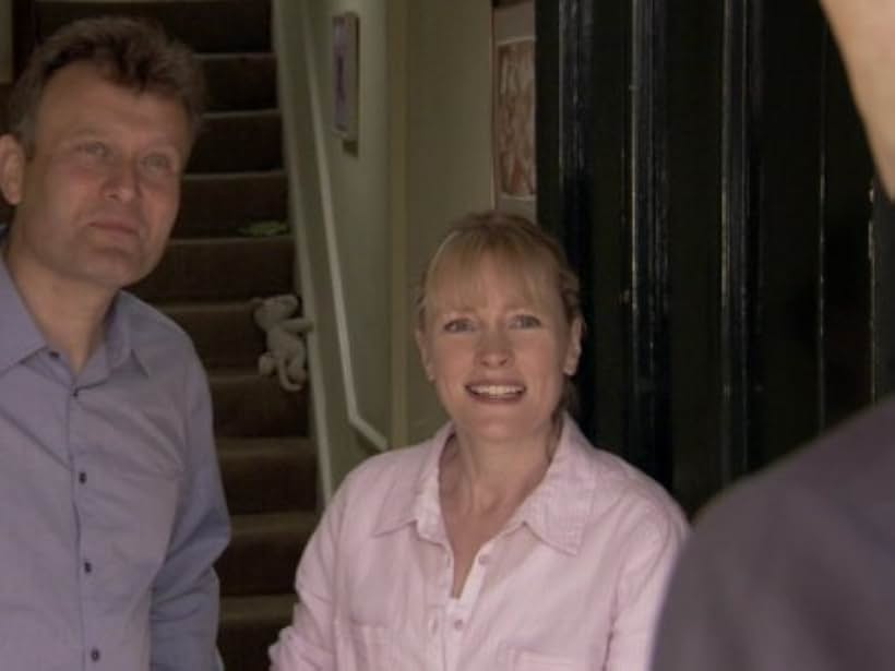 Hugh Dennis and Claire Skinner in Outnumbered (2007)