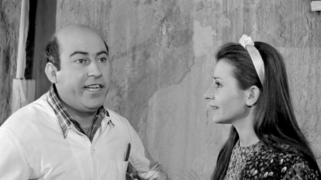 Thanasis Vengos and Dora Fytiza in An Unbelievable Fool (1969)