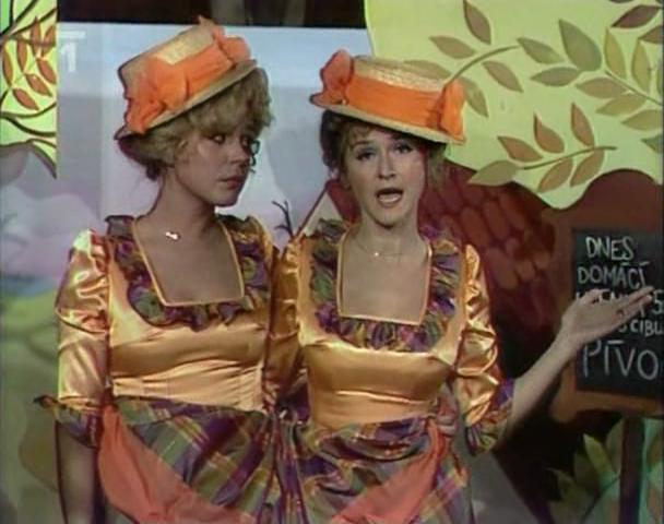 Pavlína Filipovská and Dagmar Havlová in Románek za tri krejcary (1982)