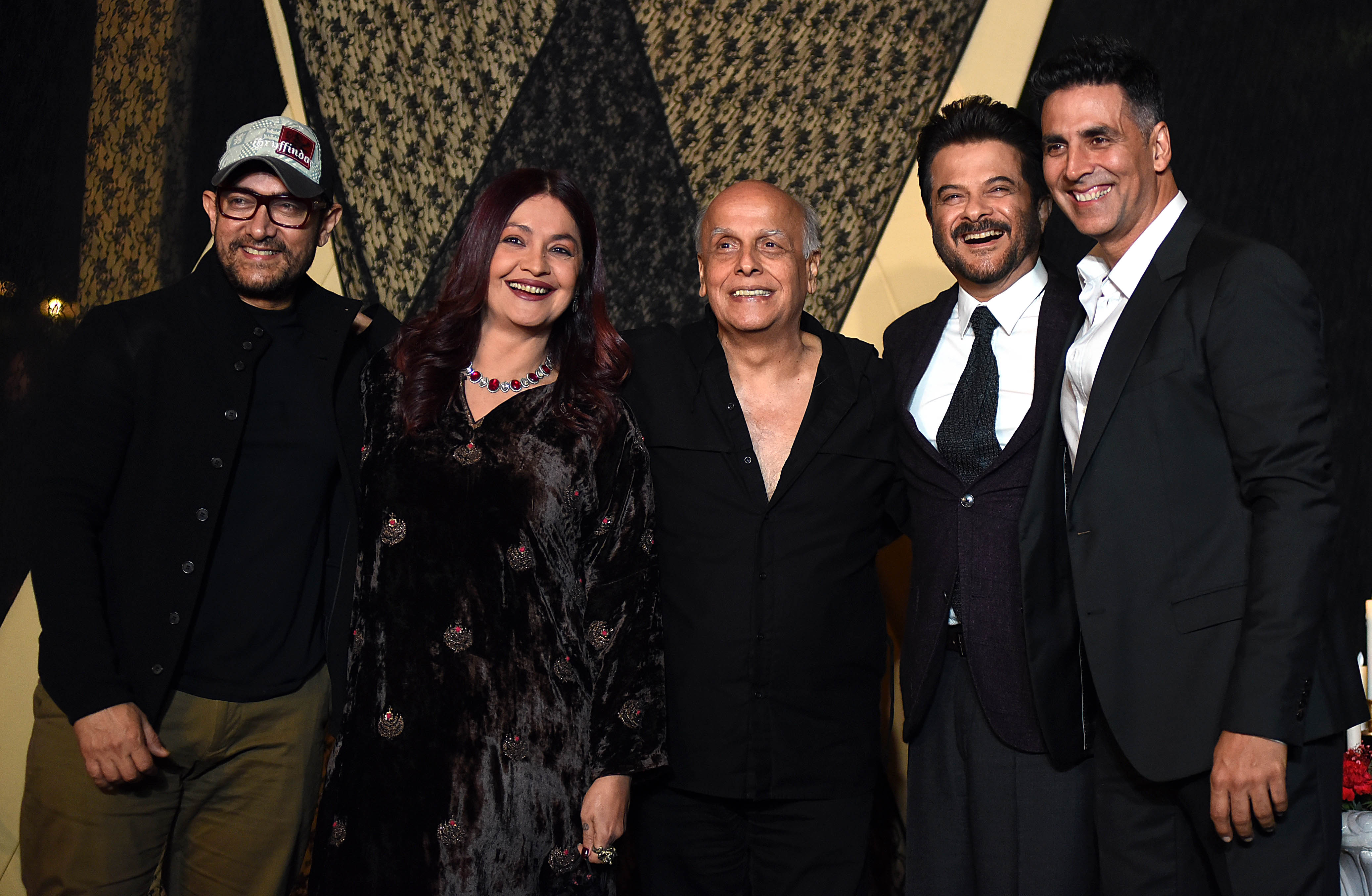 Mahesh Bhatt, Pooja Bhatt, Anil Kapoor, Aamir Khan, Akshay Kumar, Mukesh S. Bhatt, and Sakshi Bhatt