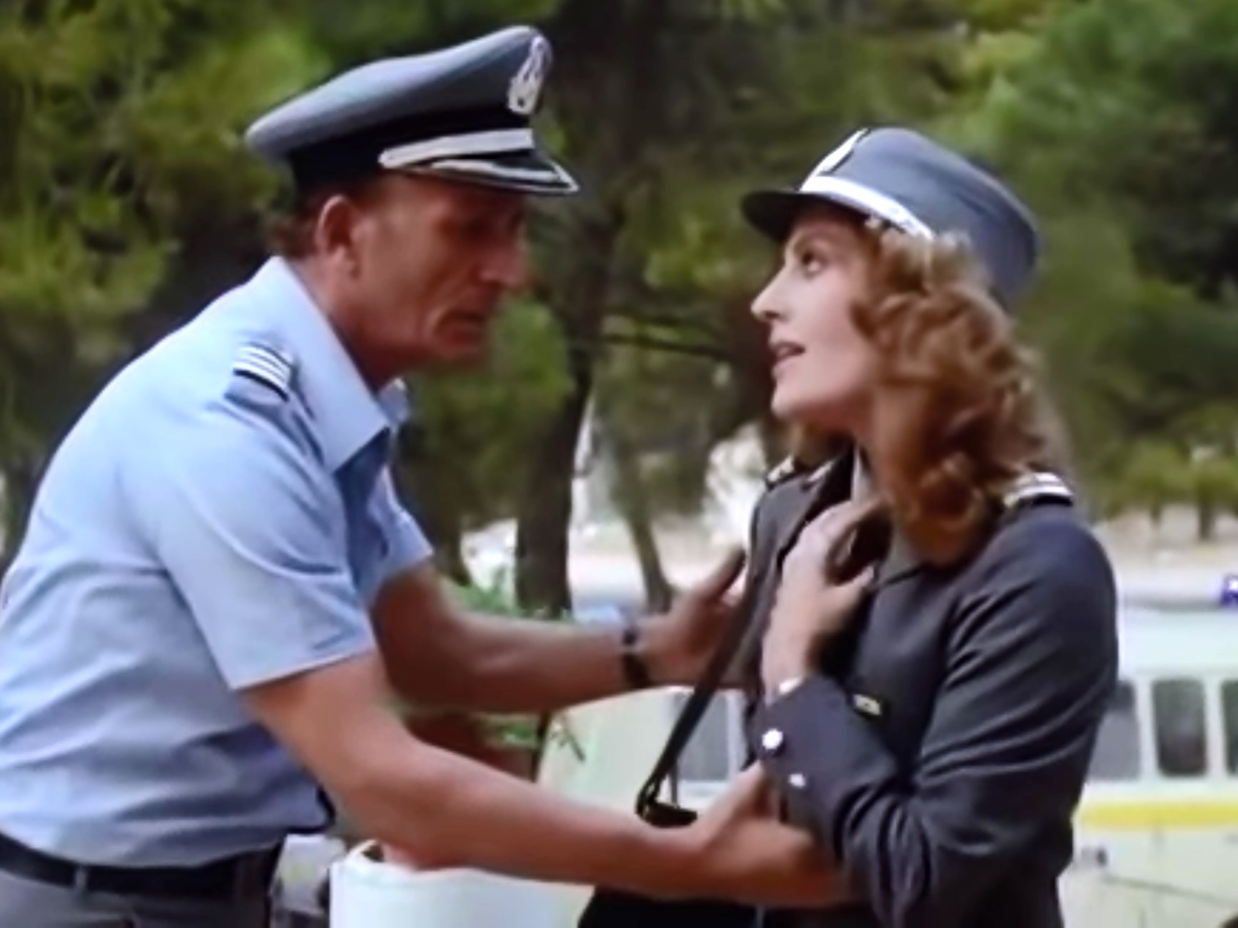 Giorgos Foundas and Olga Karlatos in Exodos kindynou (1980)