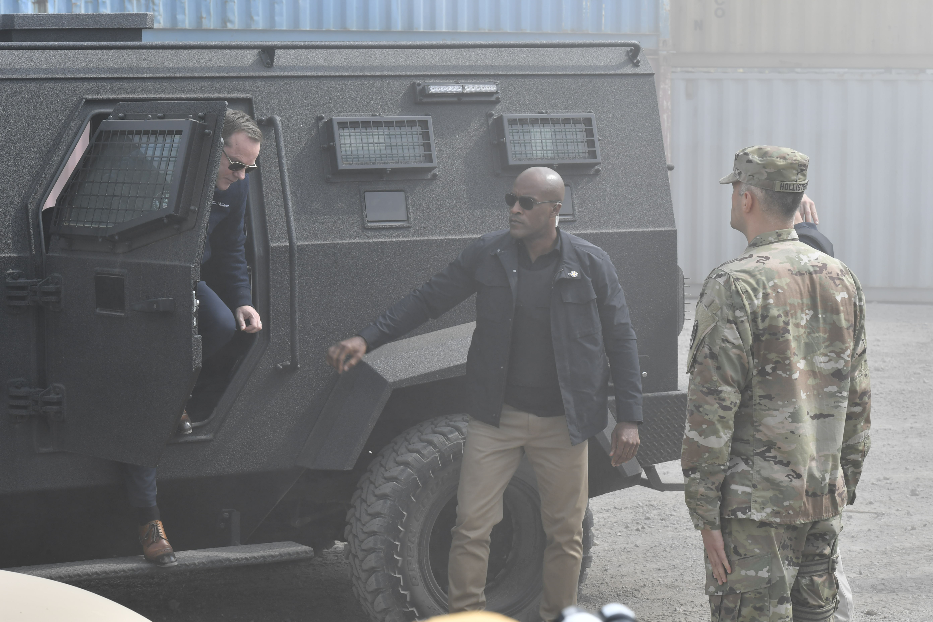 Kiefer Sutherland, LaMonica Garrett, and Jake Michaels in Designated Survivor (2016)