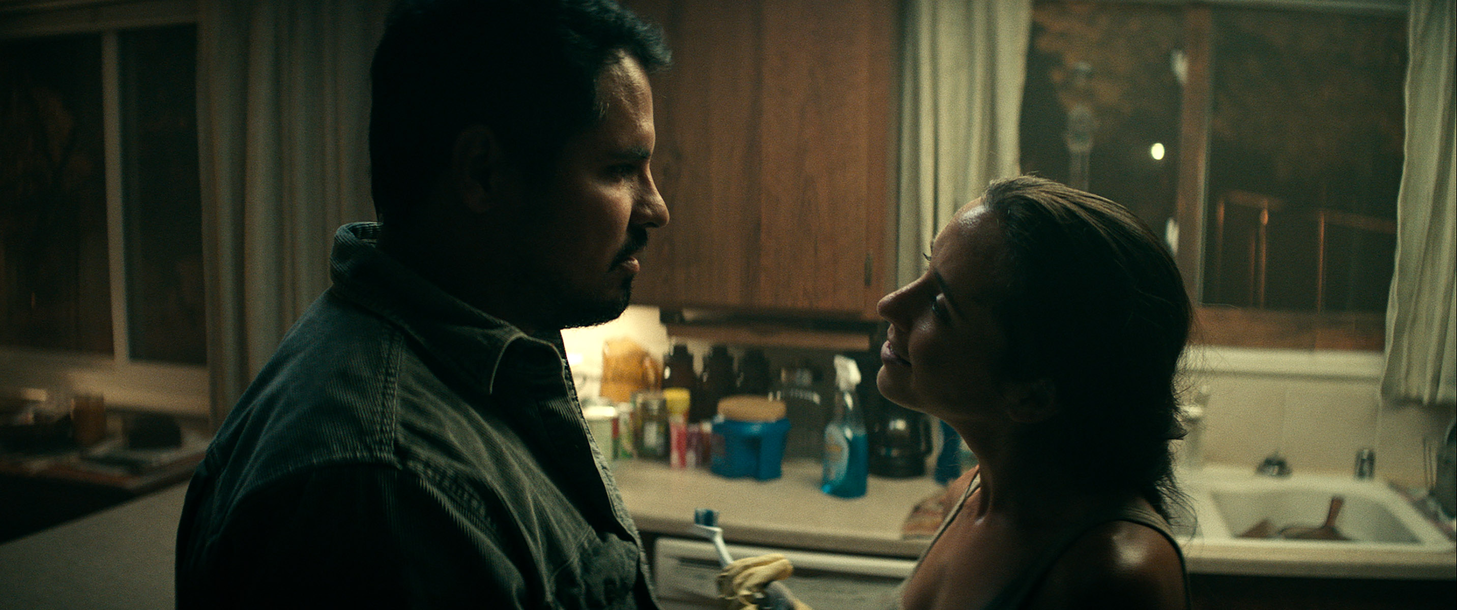 Michael Peña and Lauren Myers in 12 Strong