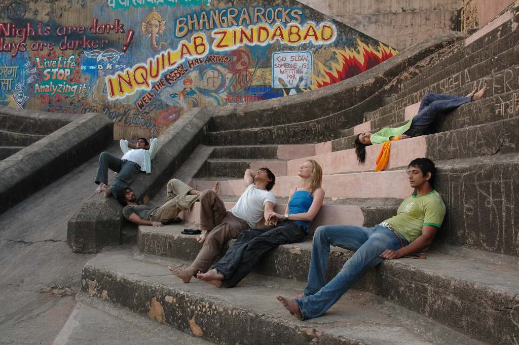 Sharman Joshi, Aamir Khan, Alice Patten, Siddharth, Kunal Kapoor, and Soha Ali Khan in Rang De Basanti (2006)