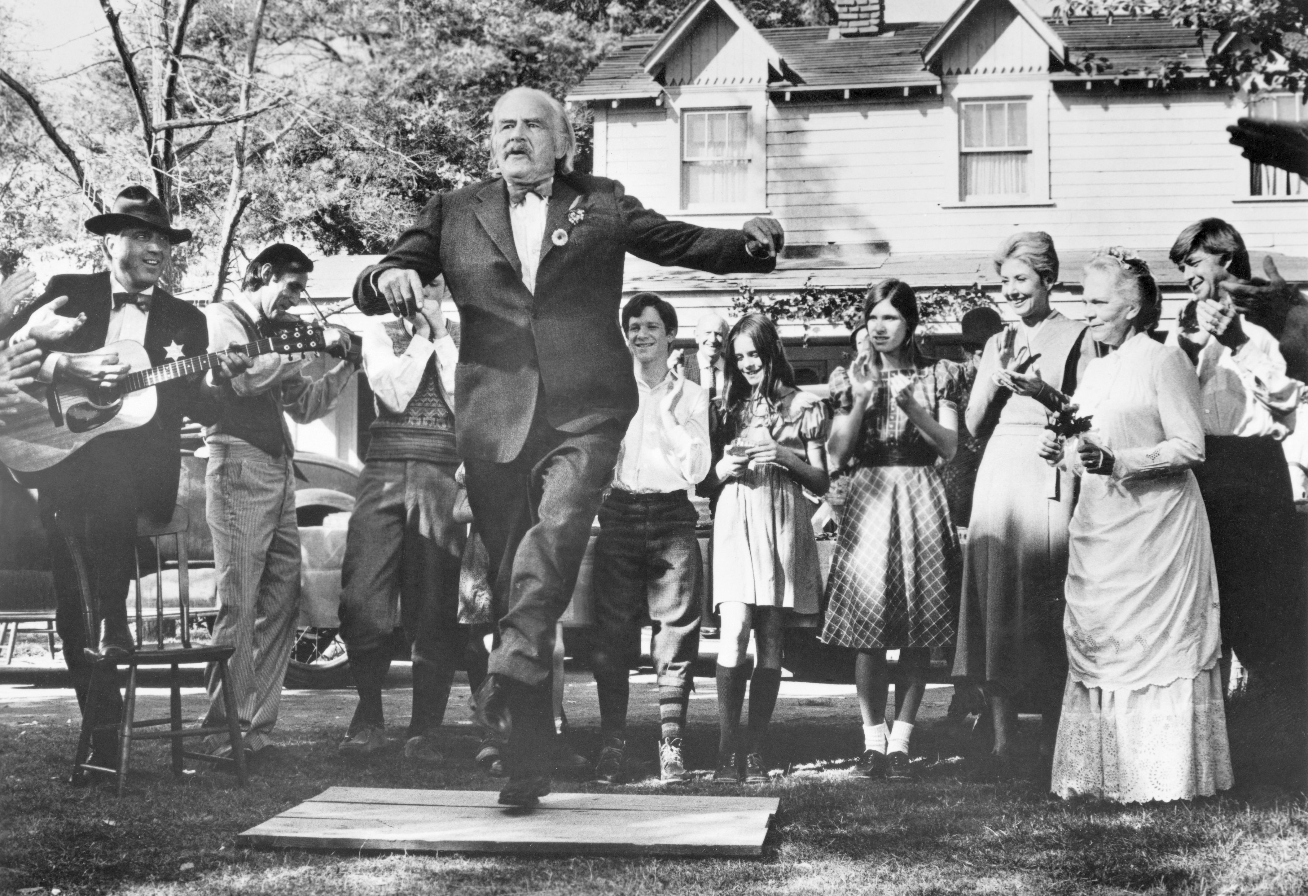 Richard Thomas, Will Geer, Judy Norton, Ellen Corby, Kami Cotler, David W. Harper, Michael Learned, Mary Beth McDonough, Eric Scott, Ralph Waite, and Jon Walmsley in The Waltons (1972)