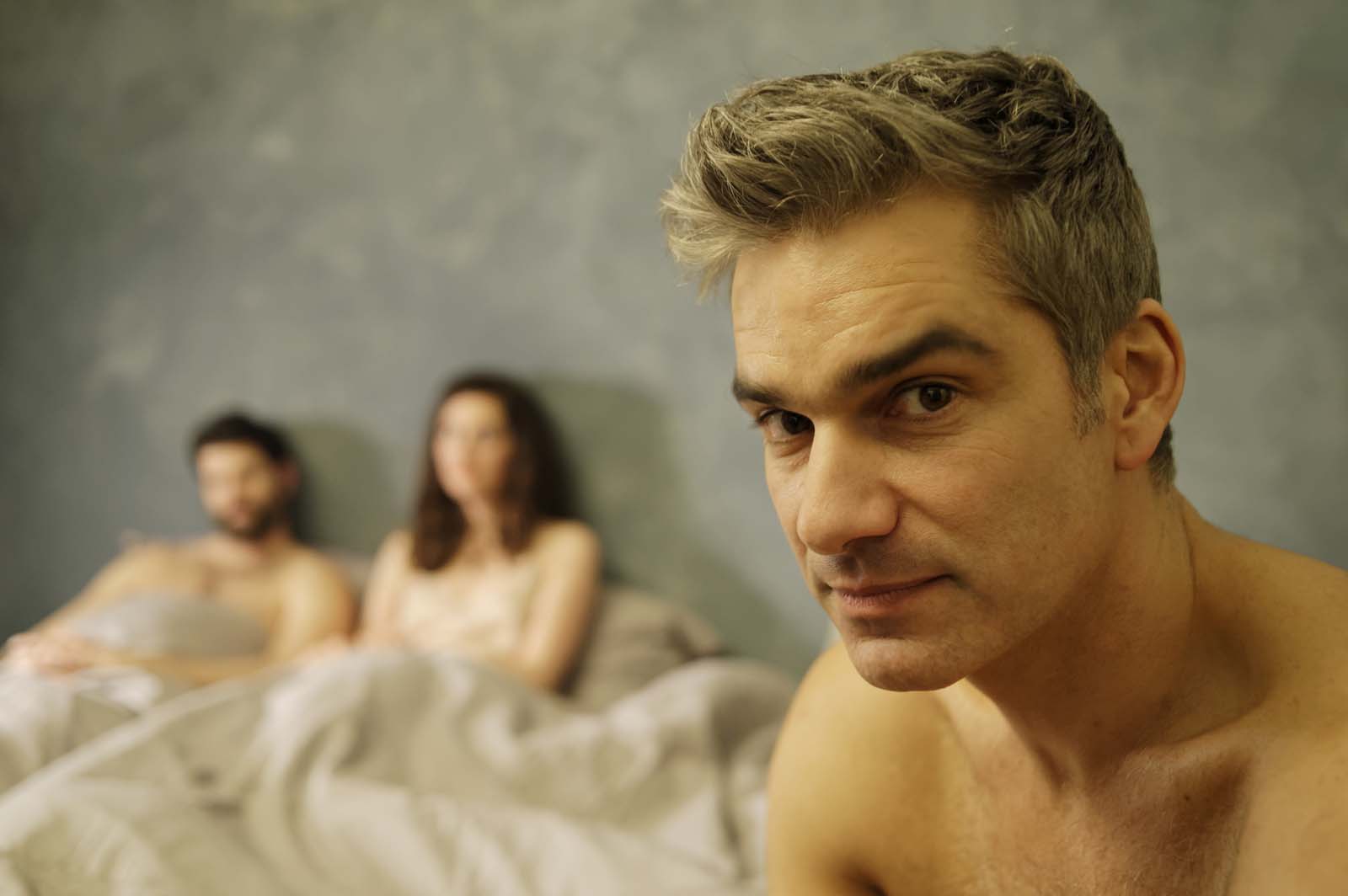 François Vincentelli, Julia Faure, and Olivier Barthélémy in I Love You 2 (2017)