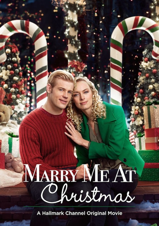 Rachel Skarsten and Trevor Donovan in Marry Me at Christmas (2017)