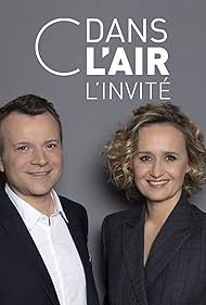 Caroline Roux and Axel de Tarlé in L'invité de C dans l'air (2022)