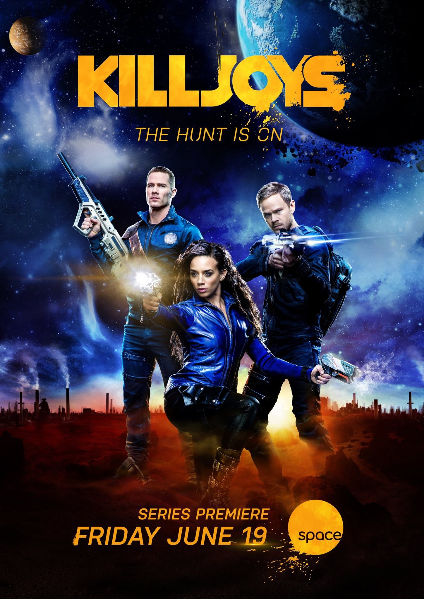 Aaron Ashmore, Luke Macfarlane, and Hannah John-Kamen in Killjoys (2015)