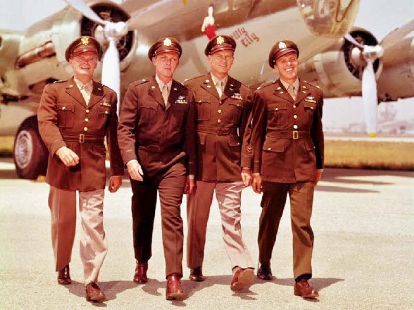 Lew Gallo, Robert Lansing, Frank Overton, and John Larkin in 12 O'Clock High (1964)