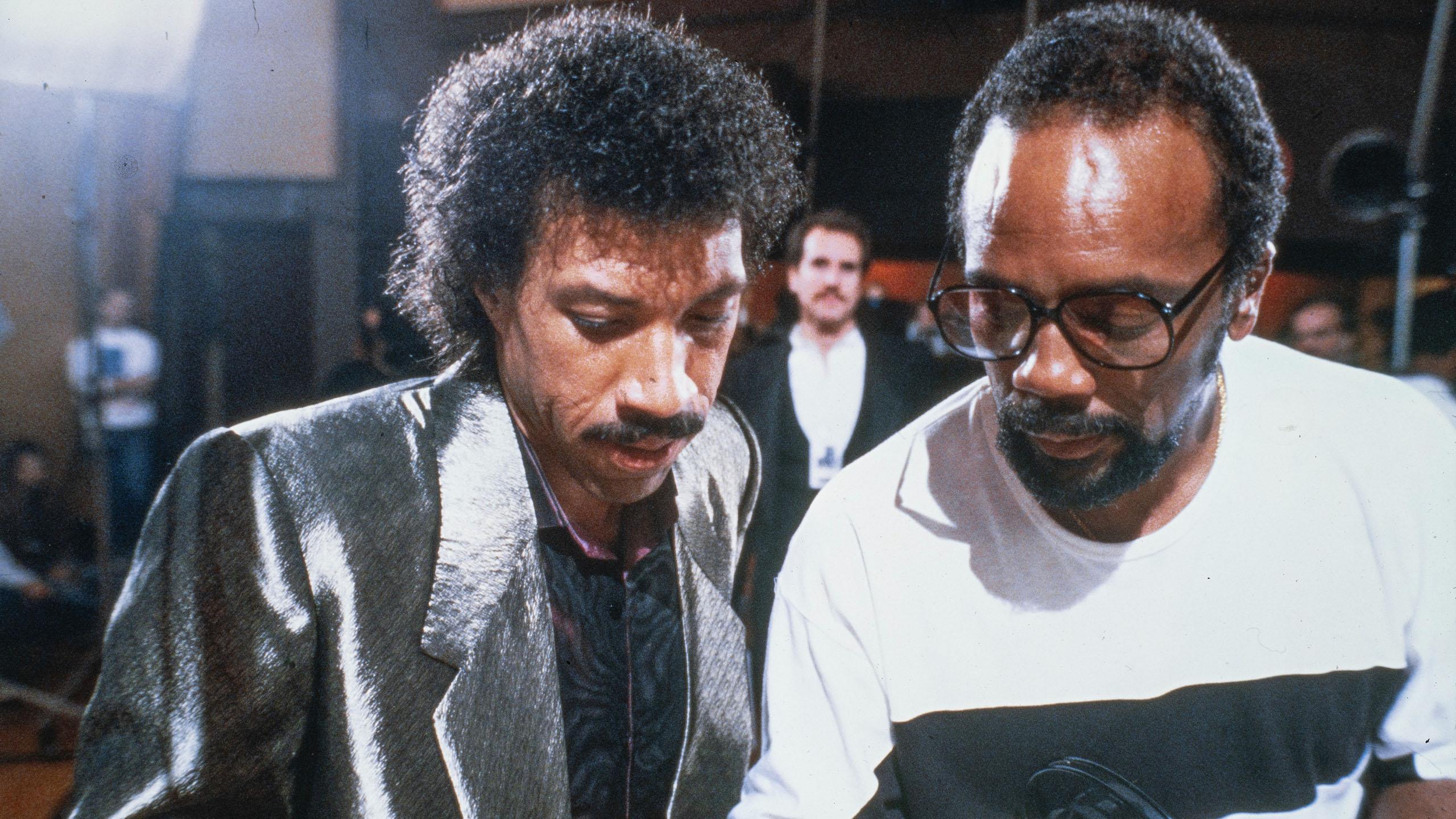 Quincy Jones and Lionel Richie in The Greatest Night in Pop (2024)