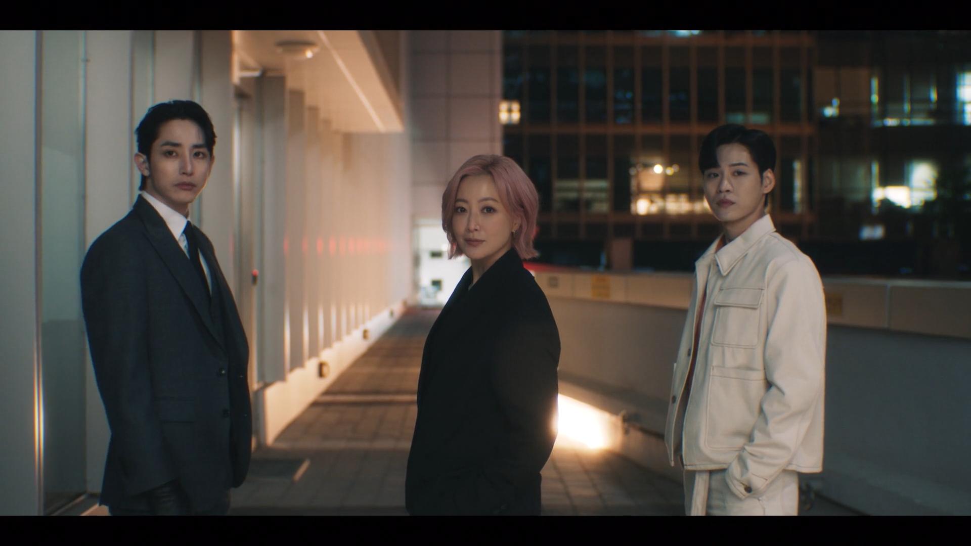 Yoon Ji-on, Kim Hee-seon, and Lee Soo-hyuk in Tomorrow (2022)