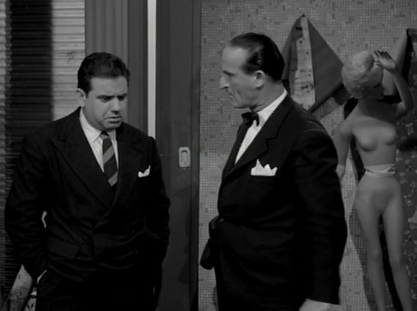 Giannis Gionakis and Nikos Stavridis in Sharp as a Needle (1961)