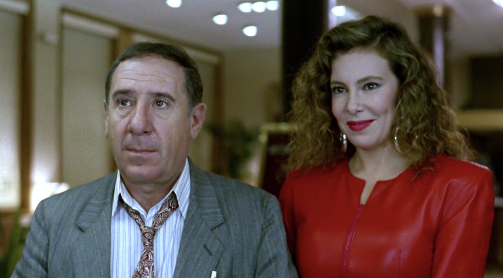 Alfredo Landa and Ana Obregón in Sinatra (1988)