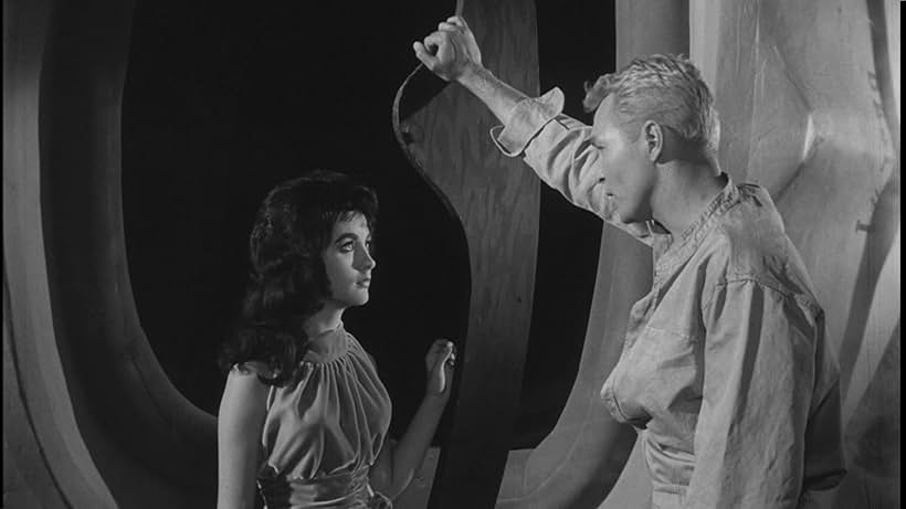 Dolores Faith and Dean Fredericks in The Phantom Planet (1961)