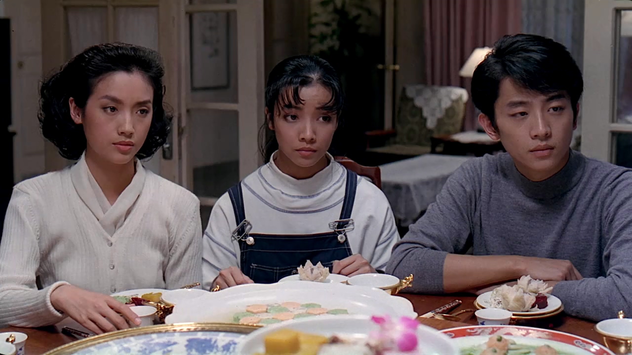 Chen Chao-jung, Wang Yu-wen, and Chien-Lien Wu in Eat Drink Man Woman (1994)