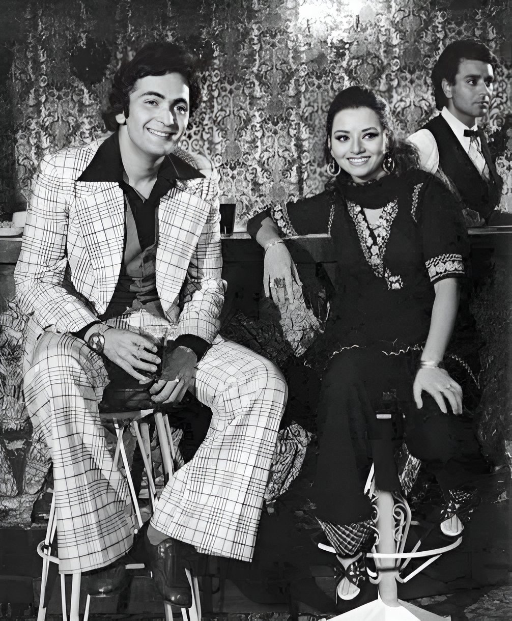 Rishi Kapoor and Kaajal Kiran in Hum Kisise Kum Naheen (1977)