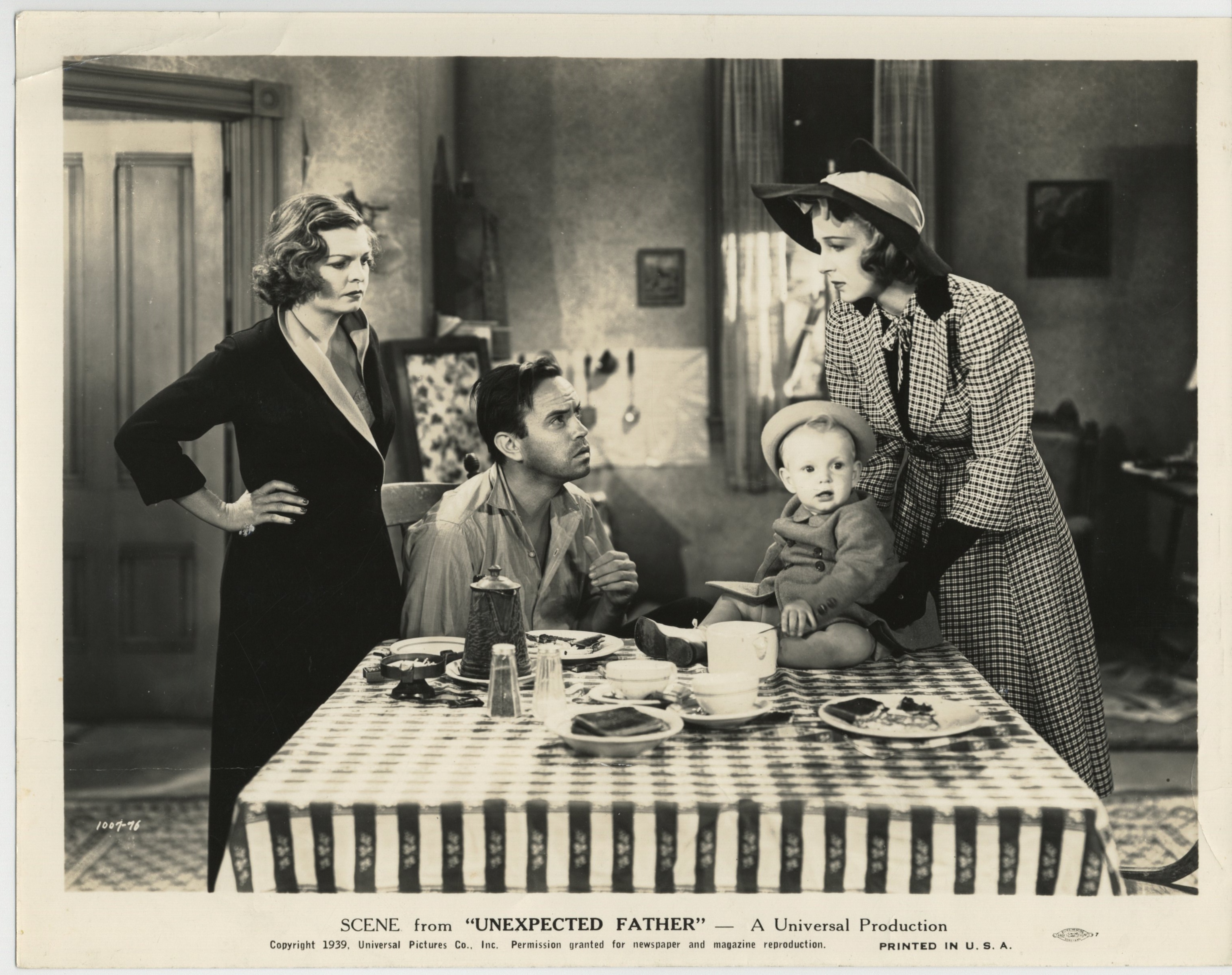 Paul Guilfoyle, Baby Sandy, Mayo Methot, and Shirley Ross in Unexpected Father (1939)