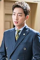 Lee Sang-Yeob in Dangshini Jamdeun Saie (2017)