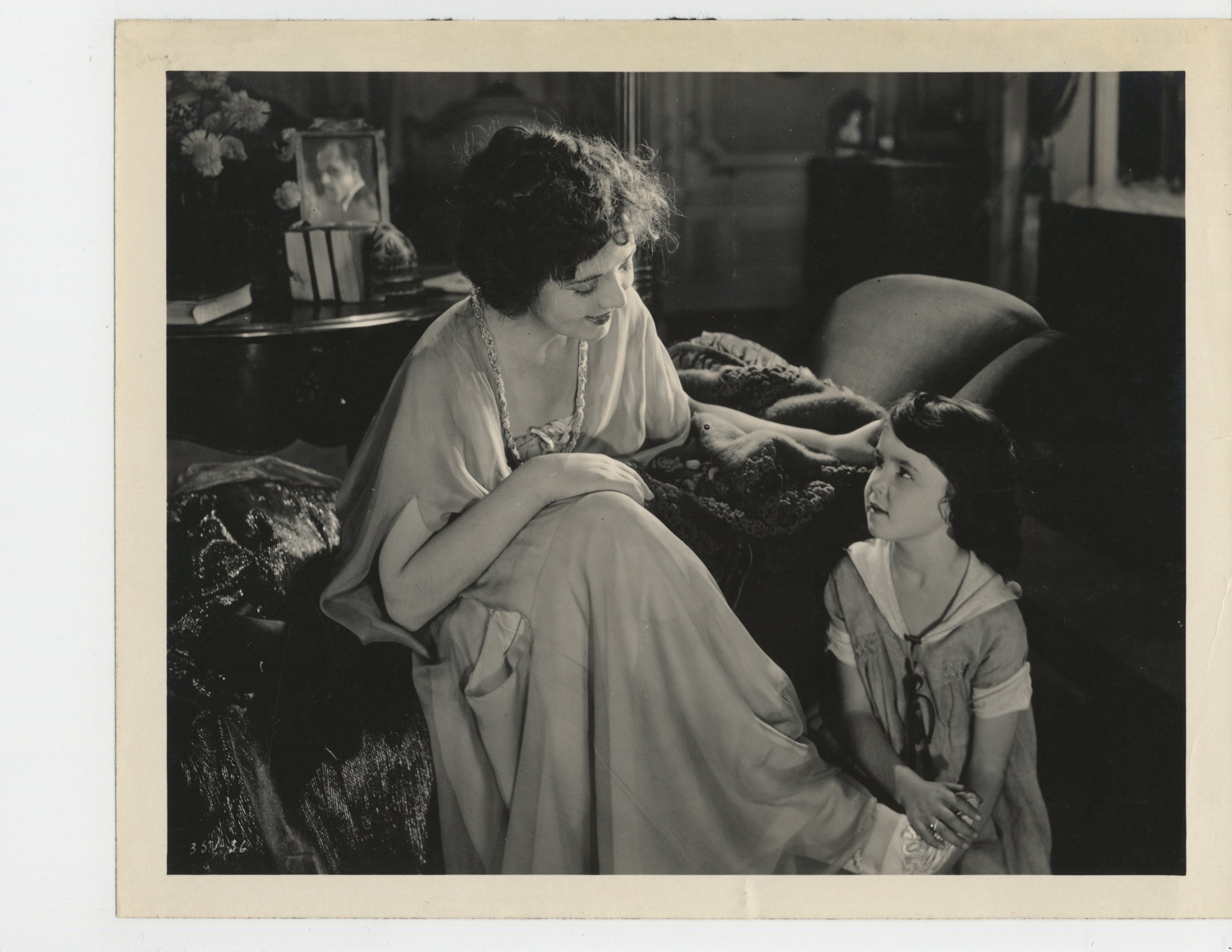 Peaches Jackson and Lois Wilson in Midsummer Madness (1920)