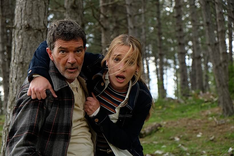 Antonio Banderas and Piper Perabo in Black Butterfly (2017)