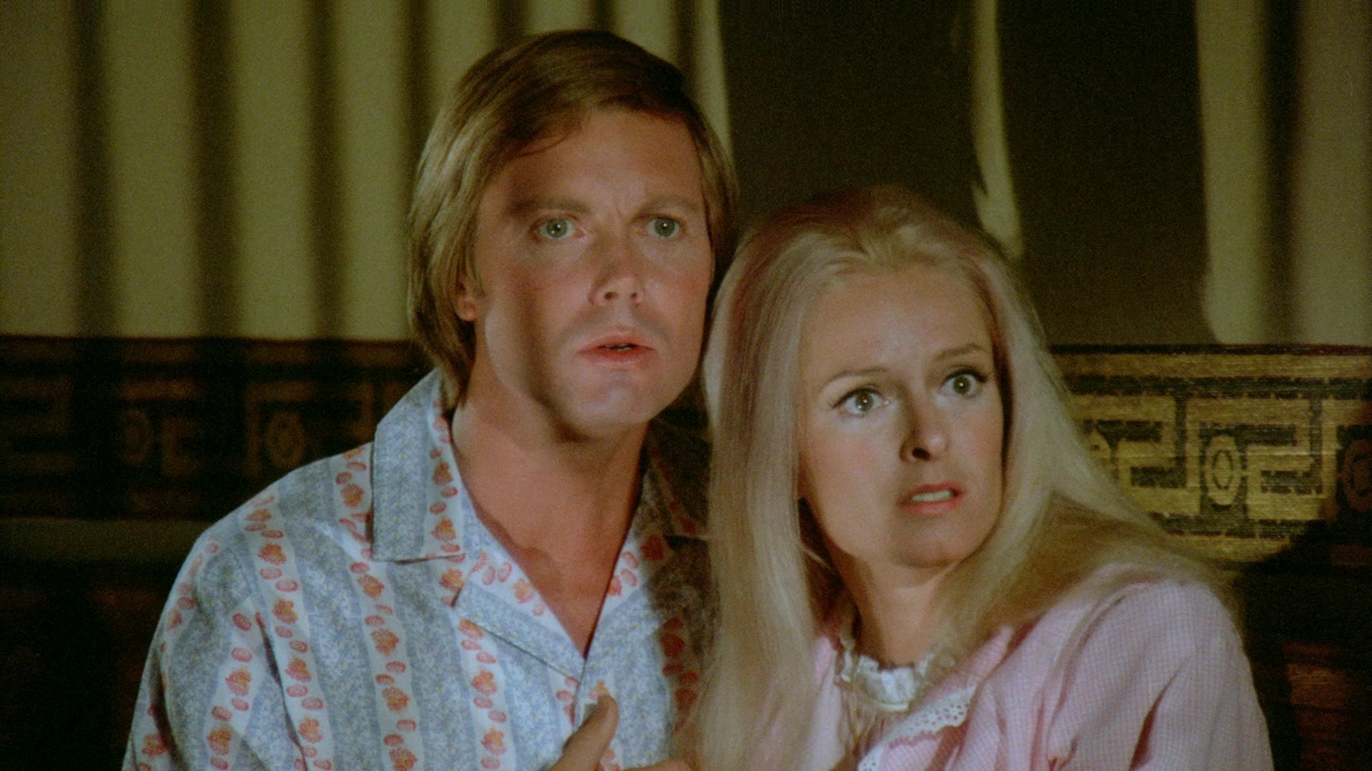 Charles Macaulay and Carole Wells in The House of Seven Corpses (1974)