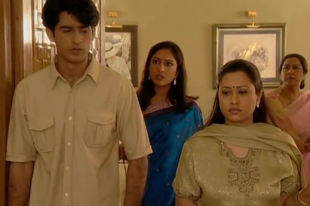 Kamini Khanna, Hiten Tejwani, Mouli Ganguly, and Suchitra Bandekar in Episode #1.111 (2002)