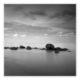 Taulu Stones on the sea beach - black and white - Frank Herrmann